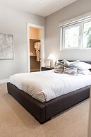 Lakeview Luxury Home in Vineyard w Infinity Pool hot tub