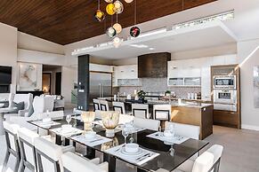 Lakeview Luxury Home in Vineyard w Infinity Pool hot tub