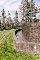 Lakeview Luxury Home in Vineyard w Infinity Pool hot tub