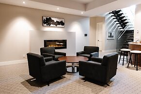 Lakeview Luxury Home in Vineyard w Infinity Pool hot tub