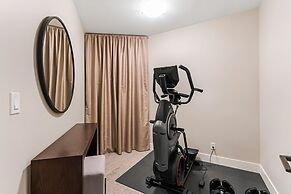 Lakeview Luxury Home in Vineyard w Infinity Pool hot tub