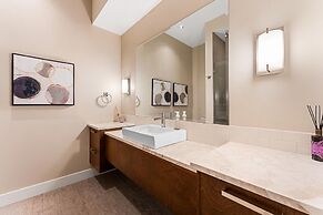 Lakeview Luxury Home in Vineyard w Infinity Pool hot tub