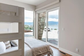 Lakeview Luxury Home in Vineyard w Infinity Pool hot tub