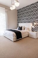 Lakeview Luxury Home in Vineyard w Infinity Pool hot tub