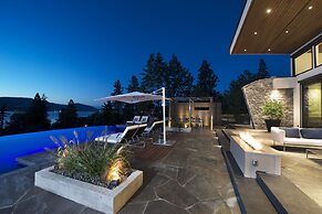 Lakeview Luxury Home in Vineyard w Infinity Pool hot tub