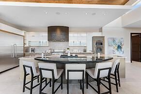 Lakeview Luxury Home in Vineyard w Infinity Pool hot tub