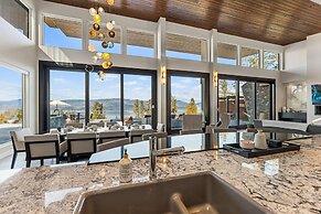 Lakeview Luxury Home in Vineyard w Infinity Pool hot tub