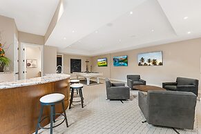 Lakeview Luxury Home in Vineyard w Infinity Pool hot tub