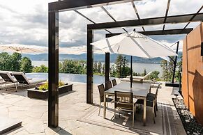 Lakeview Luxury Home in Vineyard w Infinity Pool hot tub