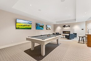 Lakeview Luxury Home in Vineyard w Infinity Pool hot tub