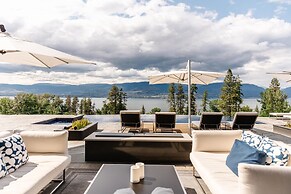 Lakeview Luxury Home in Vineyard w Infinity Pool hot tub