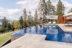 Lakeview Luxury Home in Vineyard w Infinity Pool hot tub
