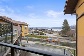 Beachfront Lakeview Condo at Barona
