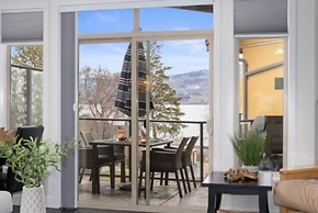 Beachfront Lakeview Condo at Barona