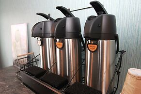 Wolastoq Inn & Suites