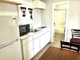 Royal Gateway Motel By OYO