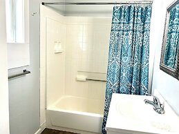 Royal Gateway Motel By OYO