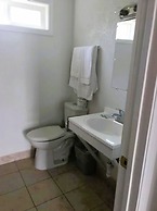 Royal Gateway Motel By OYO