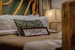 Rayleigh River Retreat - Garden Oasis