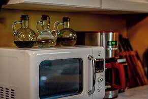 Rayleigh River Retreat - Garden Oasis