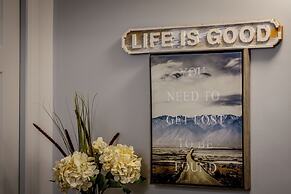 Rayleigh River Retreat - Garden Oasis