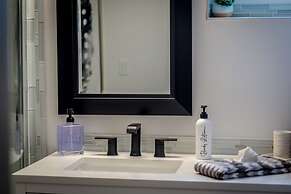 Rayleigh River Retreat - Garden Oasis