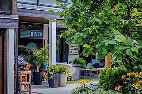 Rayleigh River Retreat - Garden Oasis