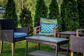 Rayleigh River Retreat - Garden Oasis