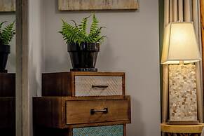 Rayleigh River Retreat - Garden Oasis