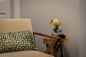 Rayleigh River Retreat - Garden Oasis