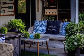 Rayleigh River Retreat - Garden Oasis