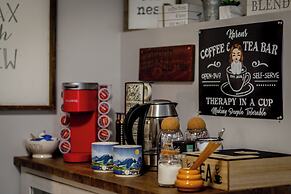 Rayleigh River Retreat - Garden Oasis