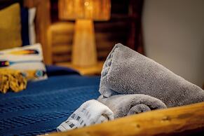 Rayleigh River Retreat - Garden Oasis