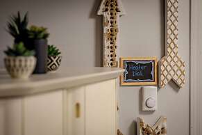 Rayleigh River Retreat - Garden Oasis