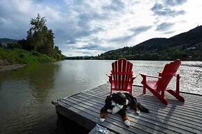 Rayleigh River Retreat - Garden Oasis