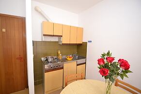 Sunny Apartment Right by the Beach