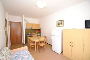 Sunny Apartment Right by the Beach