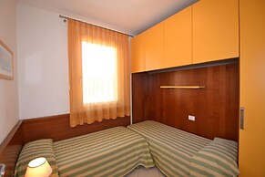 Lovely Flat in a Building Surrounded by Garden