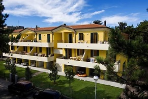 Lovely Flat in a Building Surrounded by Garden