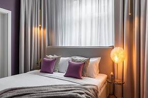 Flowers in Wonderland by HOLT