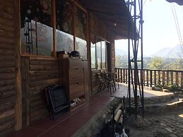 Tropical Riverside Homestay