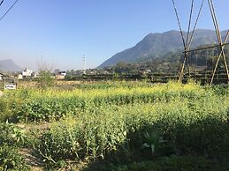 Tropical Riverside Homestay