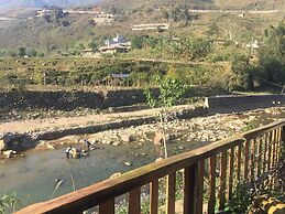 Tropical Riverside Homestay