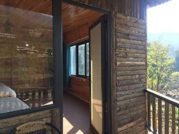 Tropical Riverside Homestay