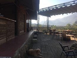 Tropical Riverside Homestay