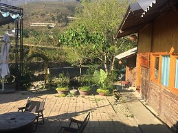 Tropical Riverside Homestay