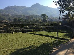 Tropical Riverside Homestay