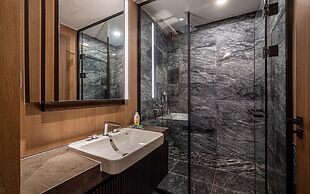 The LUMIERE Riverside Residence