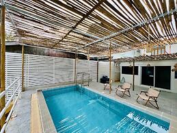 GAO Phala beachfront hostel & pool villa