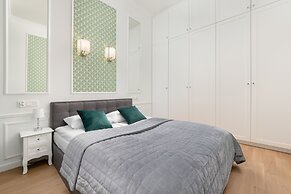 Green Apartment Piotrkowska by Renters